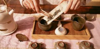 Công dụng của trà hoa cúc đối với sức khỏe là rất lớn Công dụng của trà hoa cúc đối với sức khỏe là rất lớn